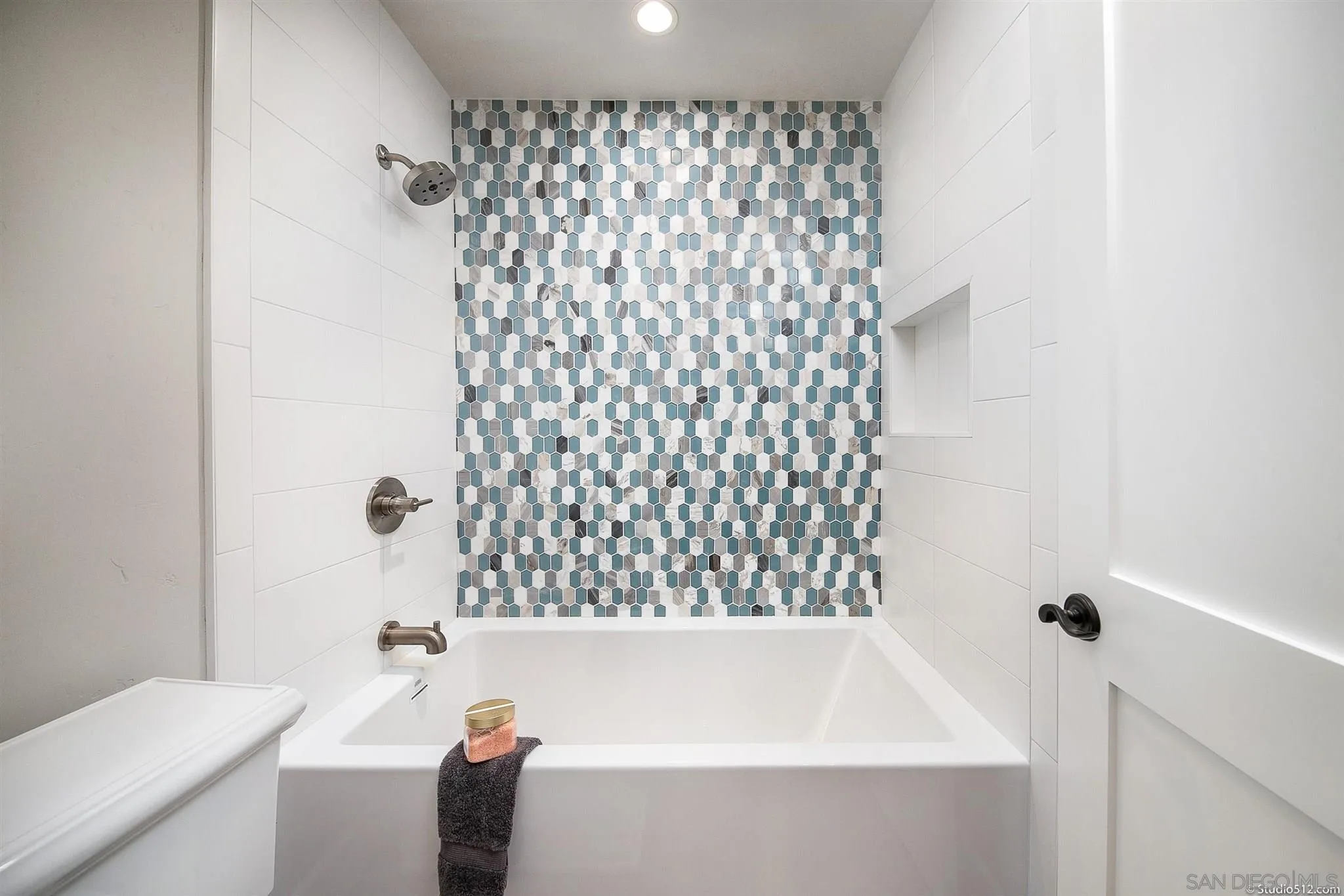 220 Jacob Lane Encinitas, CA 92024 - Photo 26 of 40 a bathroom with a bathtub and shower