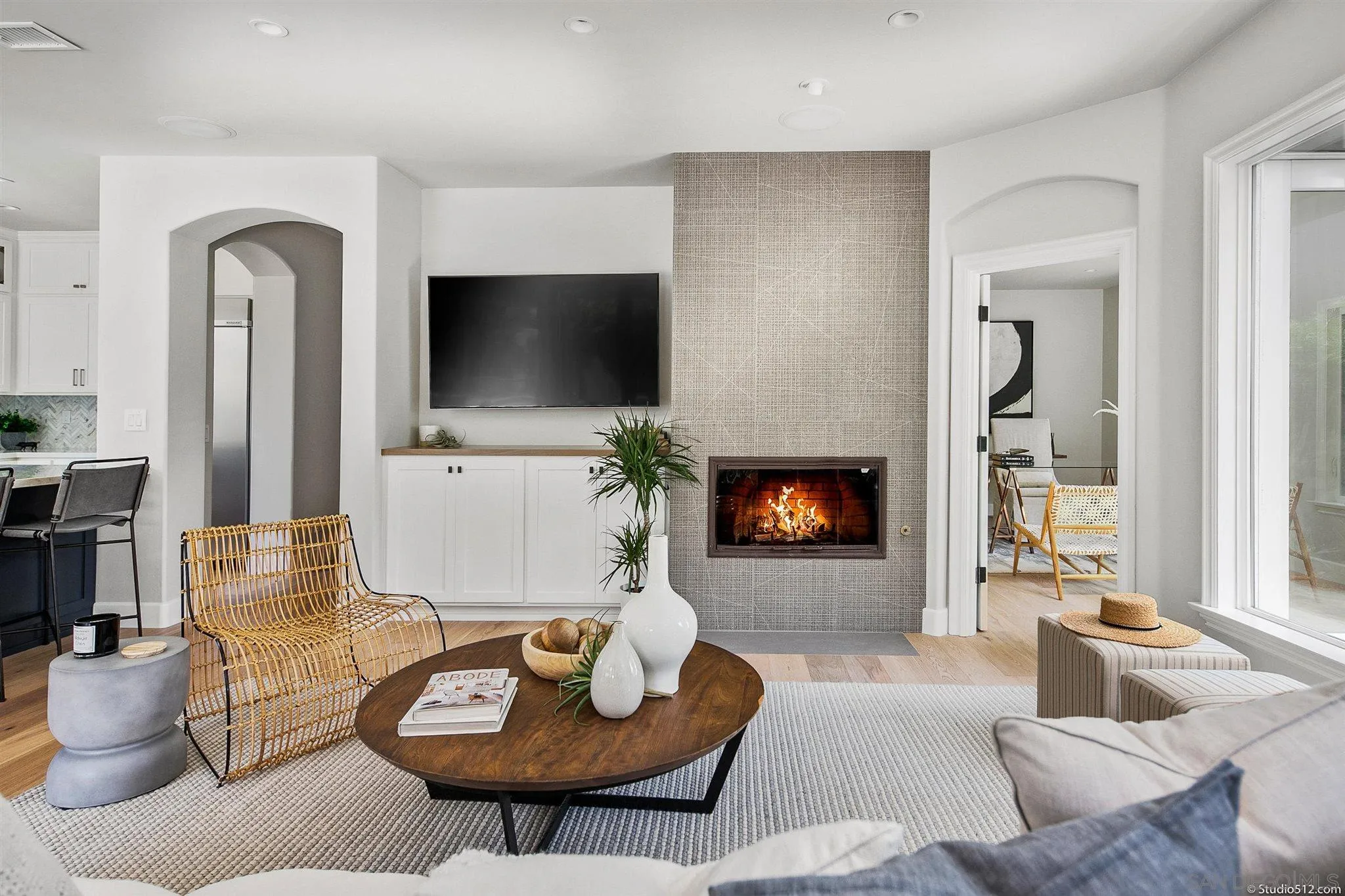 220 Jacob Lane Encinitas, CA 92024 - Photo 3 of 40 a living room with furniture and a fireplace