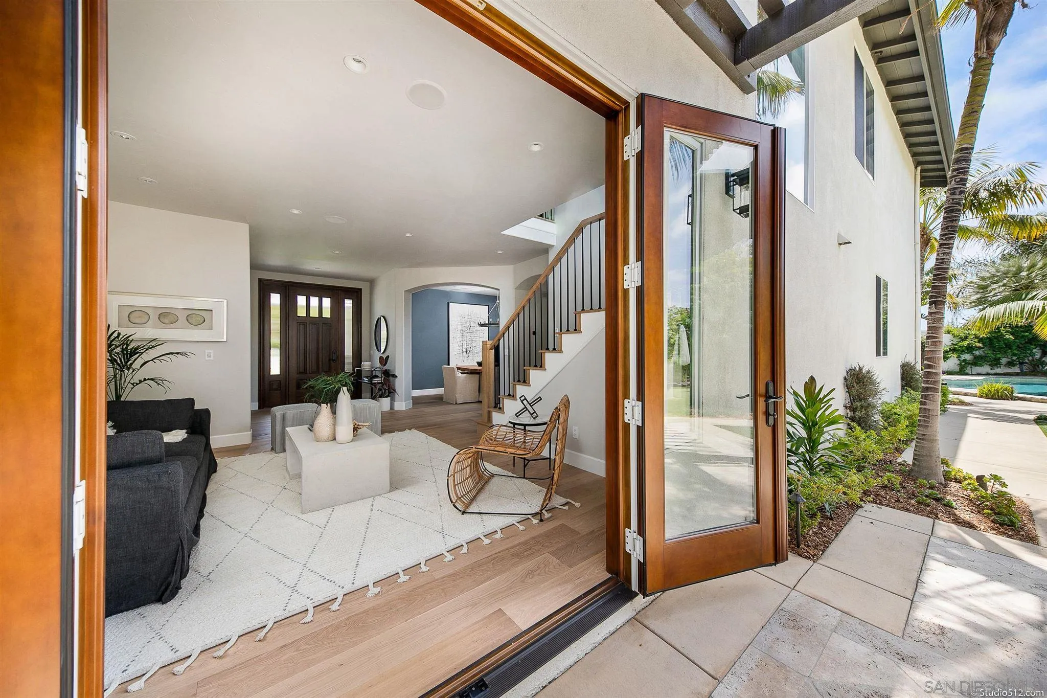 220 Jacob Lane Encinitas, CA 92024 - Photo 8 of 40 a living room with furniture