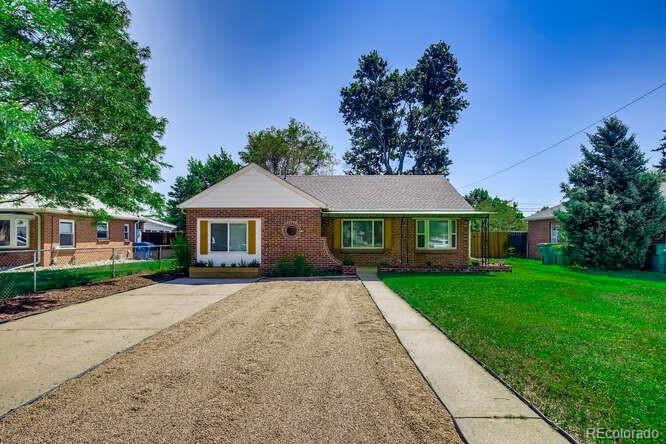 3880 Quay Street Wheat Ridge, CO 80033 - Photo 28 of 32 a front view of a house with garden