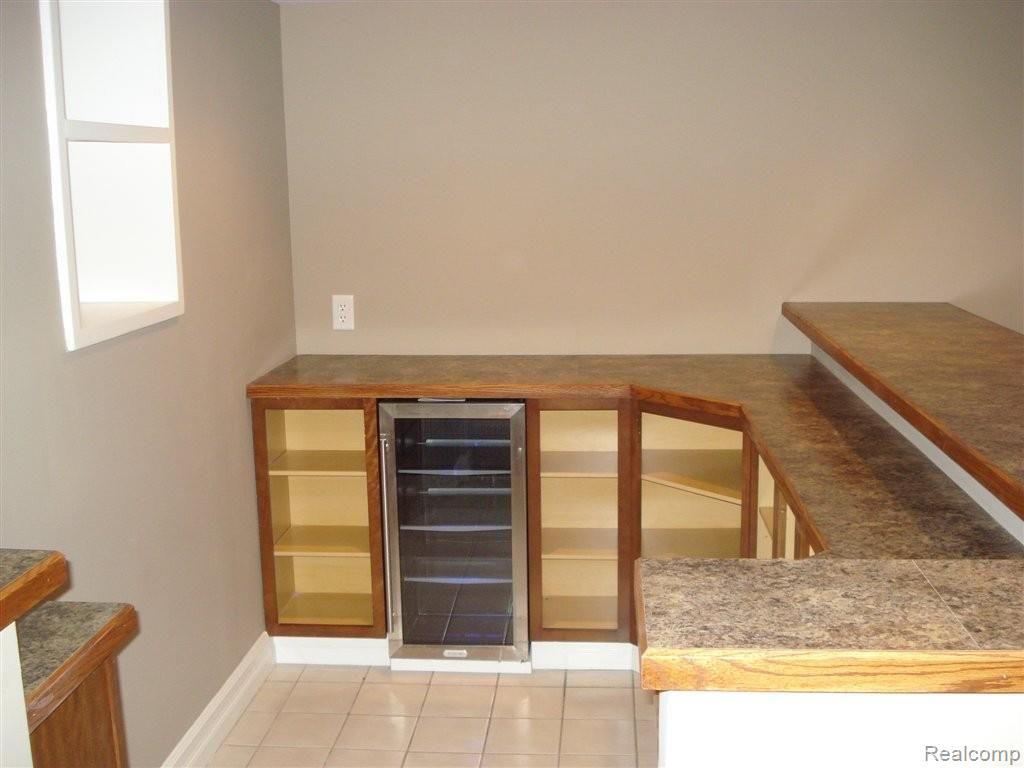 9255 Allen Road Clarkston, MI 48348 - Photo 19 of 25 Bar & Frig