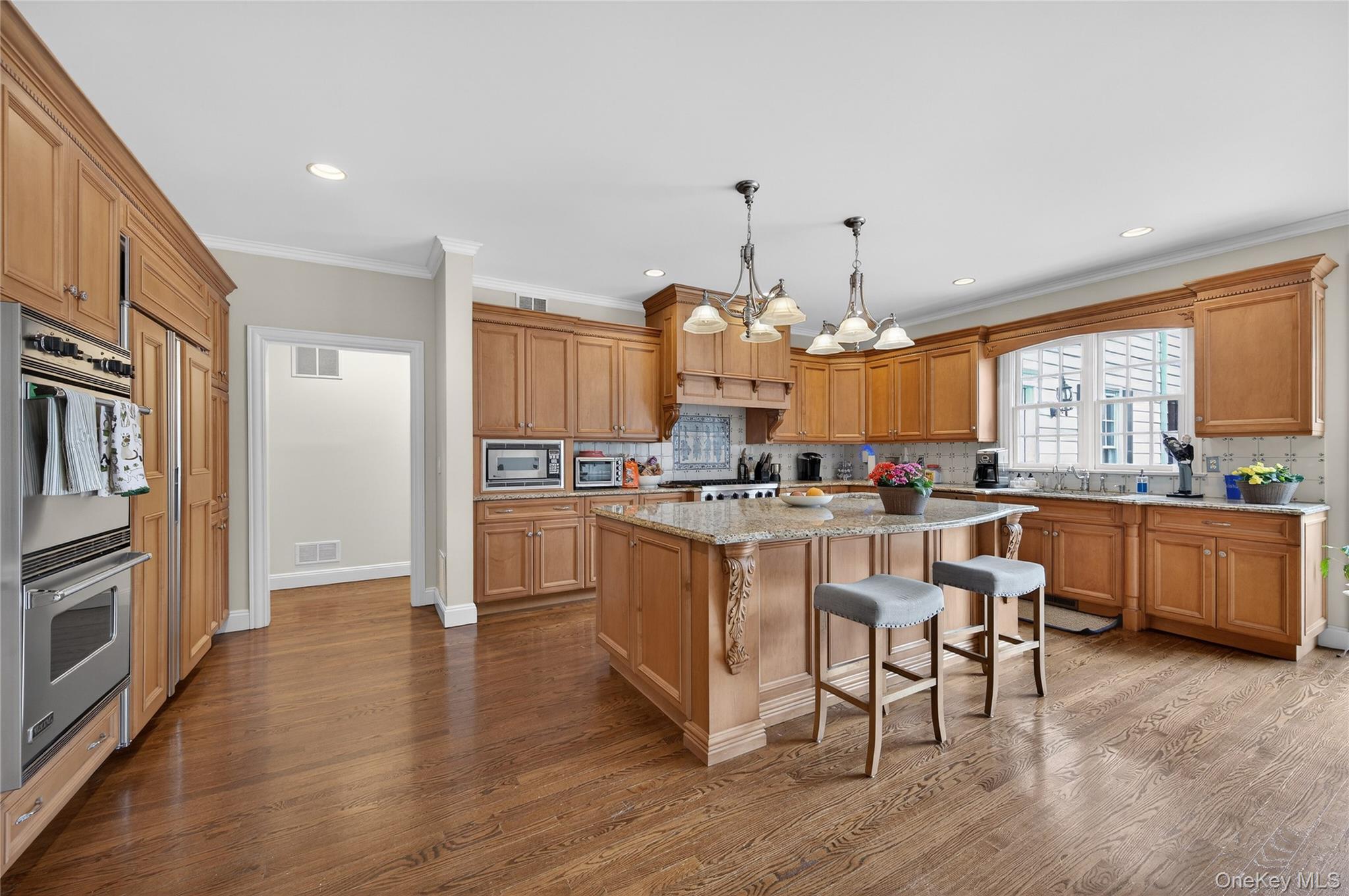 1862 Muttontown Road Syosset, NY 11791 - Photo 8 of 33