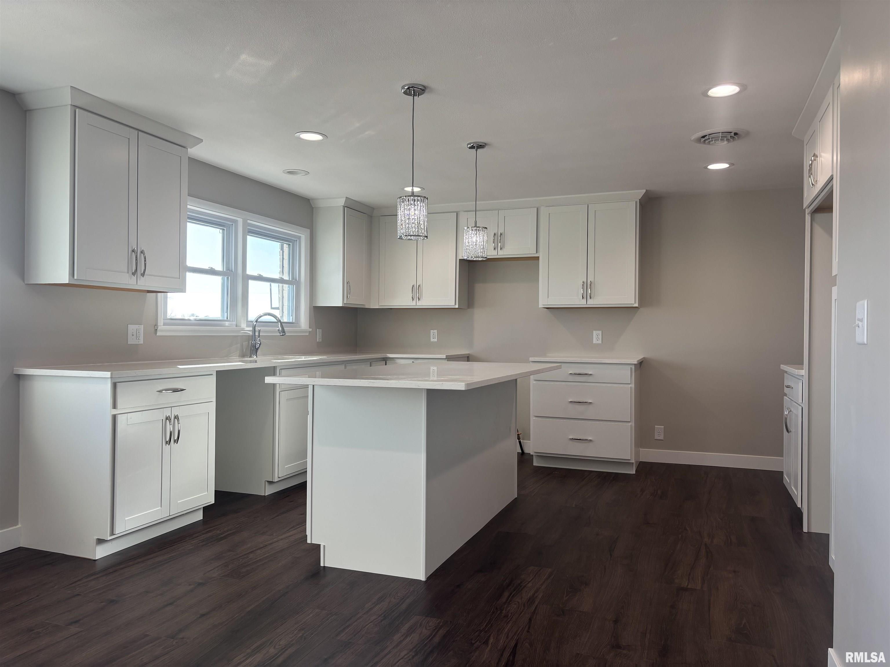 707 West Santa Fe Avenue Toluca, IL 61369 - Photo 12 of 50