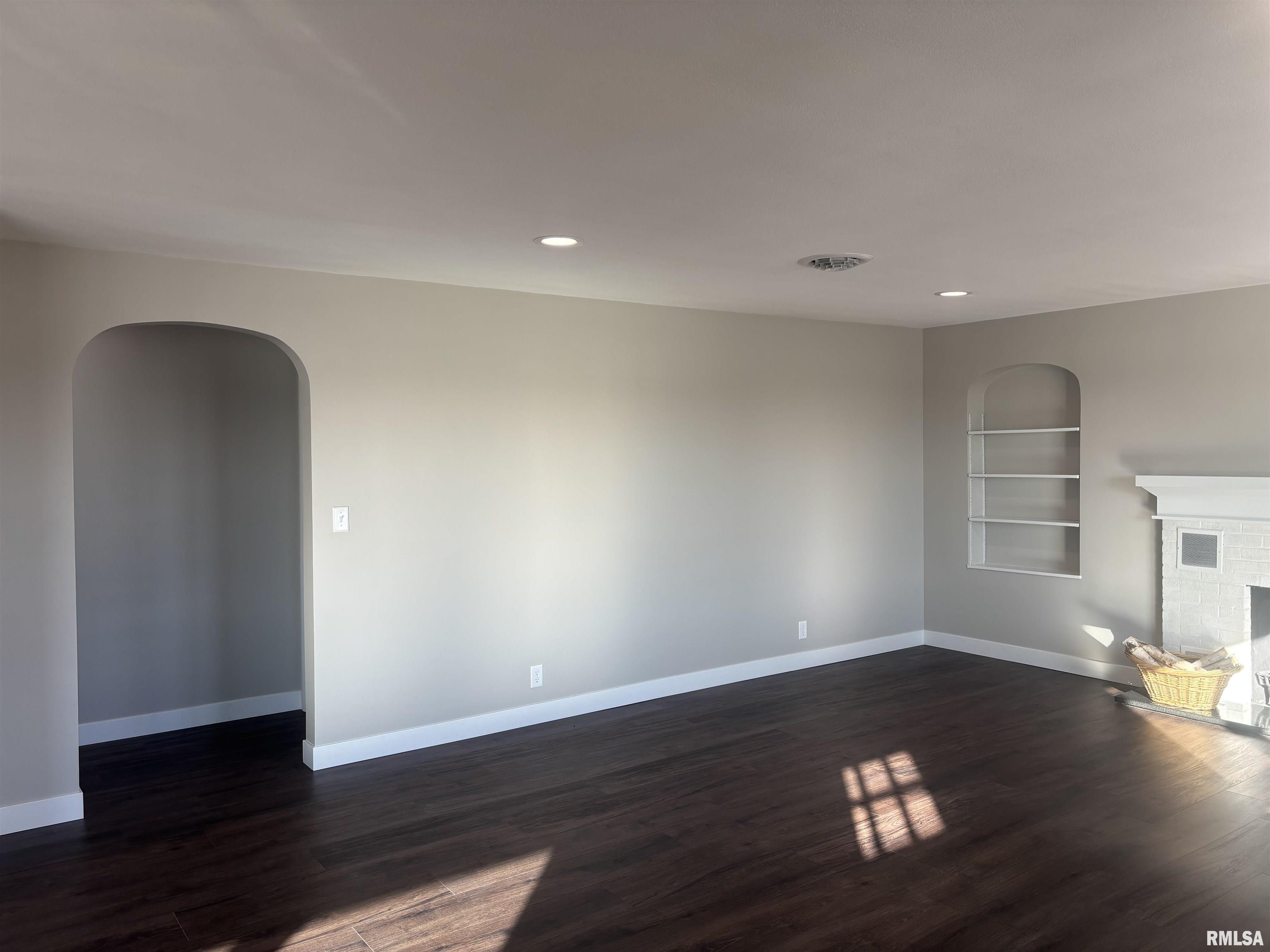 707 West Santa Fe Avenue Toluca, IL 61369 - Photo 3 of 50