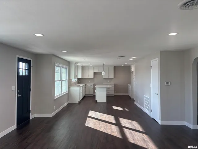 $225,000 | 707 West Santa Fe Avenue, Toluca, IL 61369