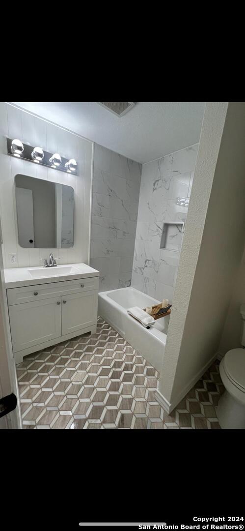 911 Vance Jackson Road, Unit 212 San Antonio, TX 78201 - Photo 16 of 30 a living room with a couch and a fireplace