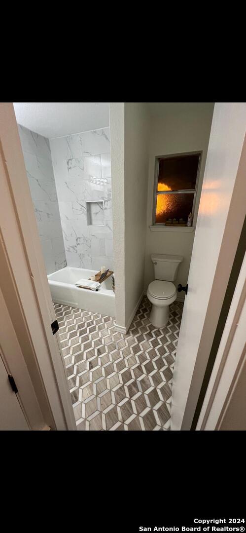 911 Vance Jackson Road, Unit 212 San Antonio, TX 78201 - Photo 17 of 30 a view of a bathroom