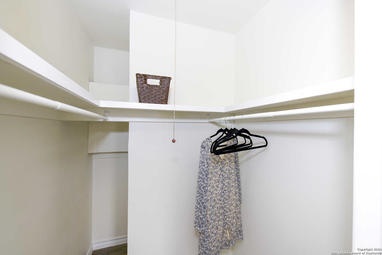 911 Vance Jackson Road, Unit 212 San Antonio, TX 78201 - Photo 18 of 30 a close view of light fixtures