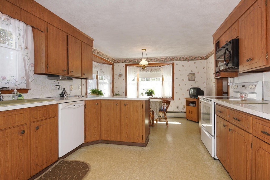 21 College Road Burlington, MA 01803 - Photo 9 of 28 Gallery Image 9