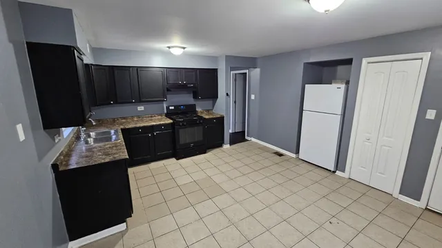 $1,800 | 371 Mackinaw Avenue, Unit 2, Calumet City, IL 60409