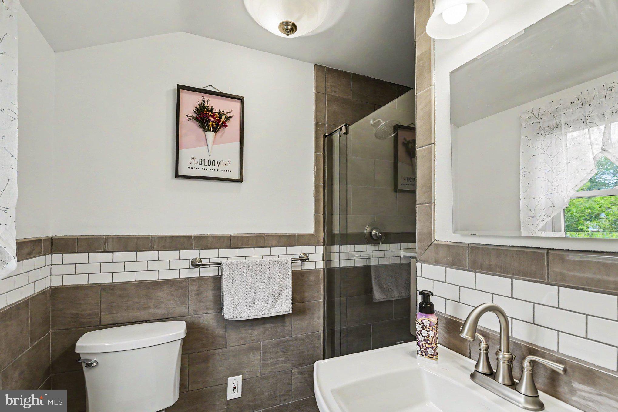 615 Southgate Road Aberdeen, MD 21001 - Photo 29 of 42 Bedroom 2 en suite bath