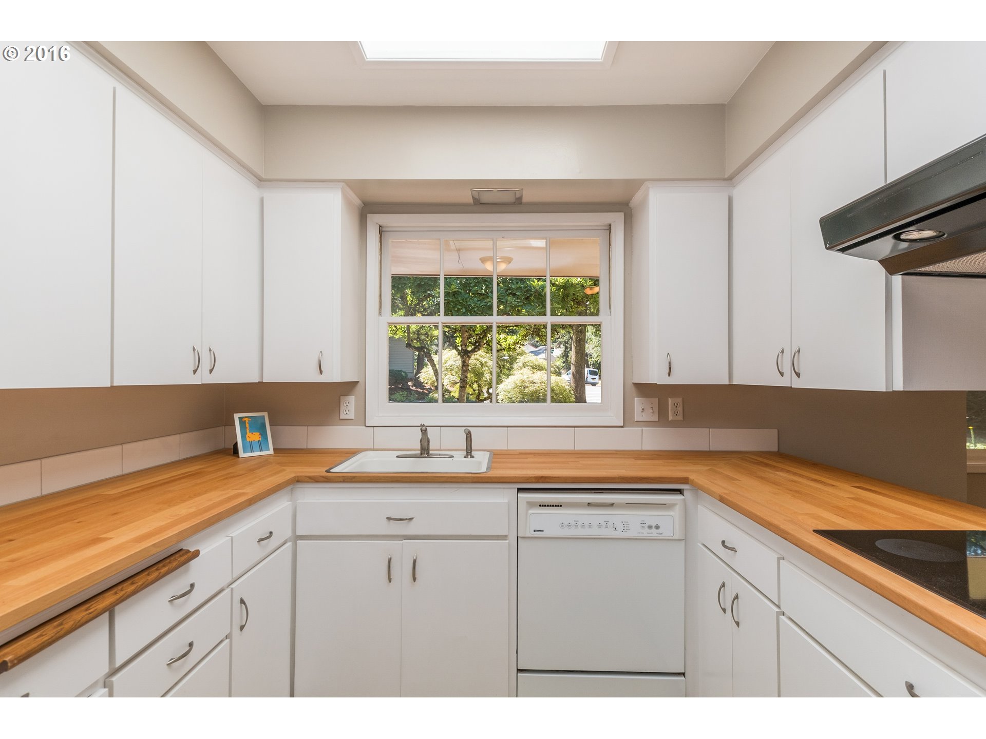 13775 Southwest Hart Road Beaverton, OR 97008 - Photo 7 of 13 Kitchen
