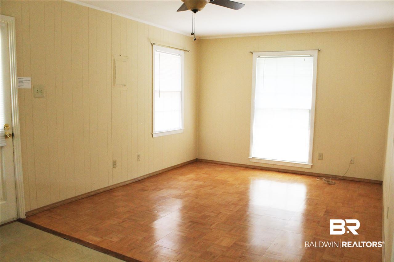 120 Glen Oaks Road Mobile, AL 36608 - Photo 4 of 16 The kitchen is open to the ,breakfast area.