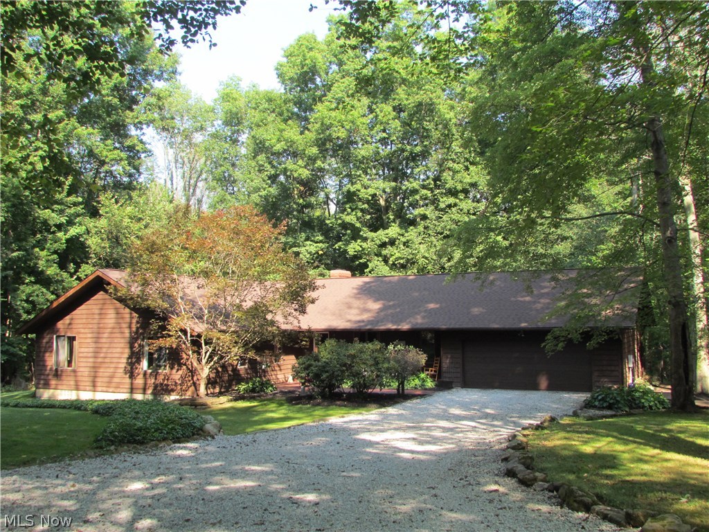 2081 Coon Road Akron, OH 44321 - Photo 1 of 25
