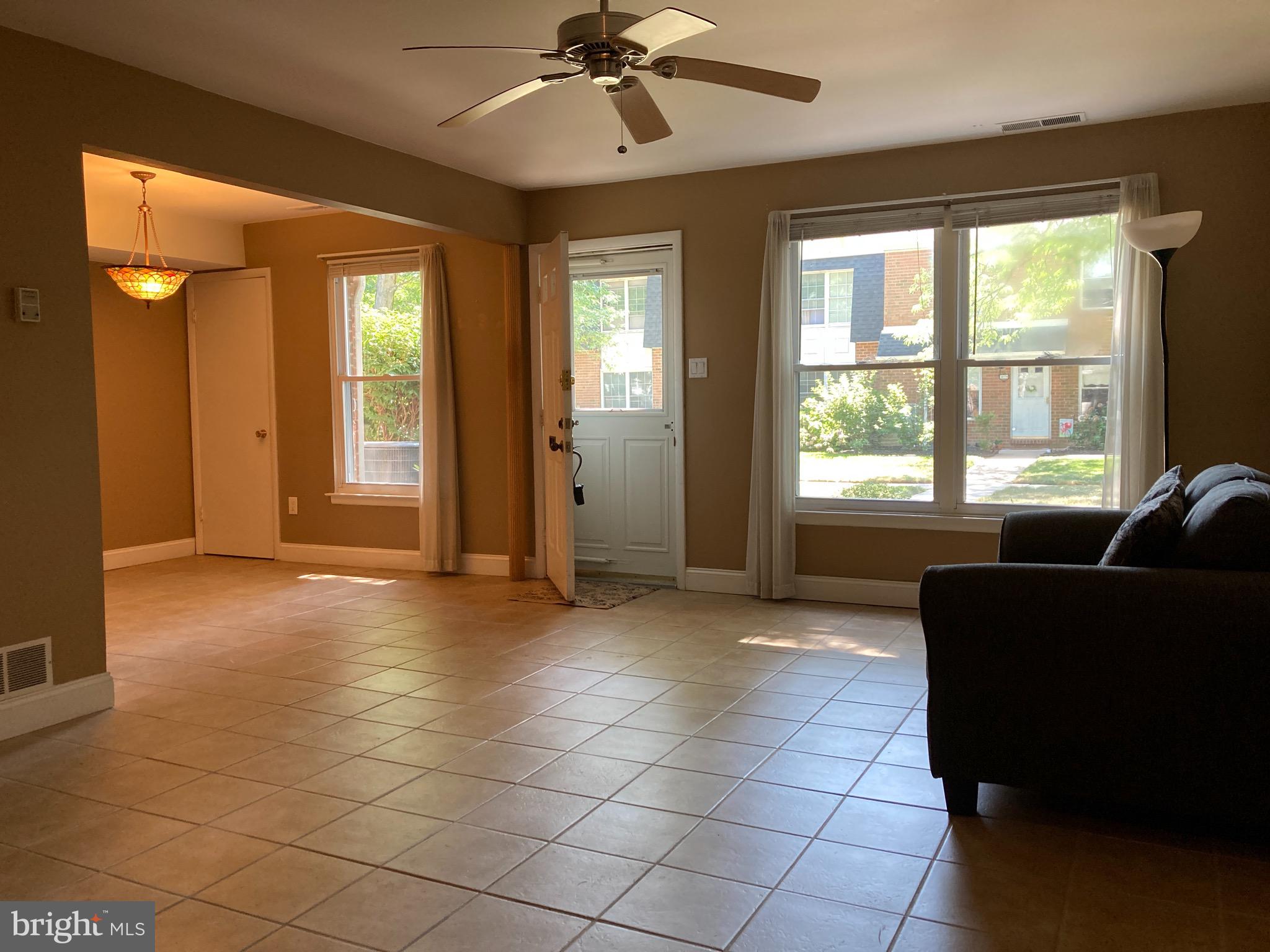 1053 Harbour Drive Palmyra, NJ 08065 - Photo 3 of 17 livingroom
