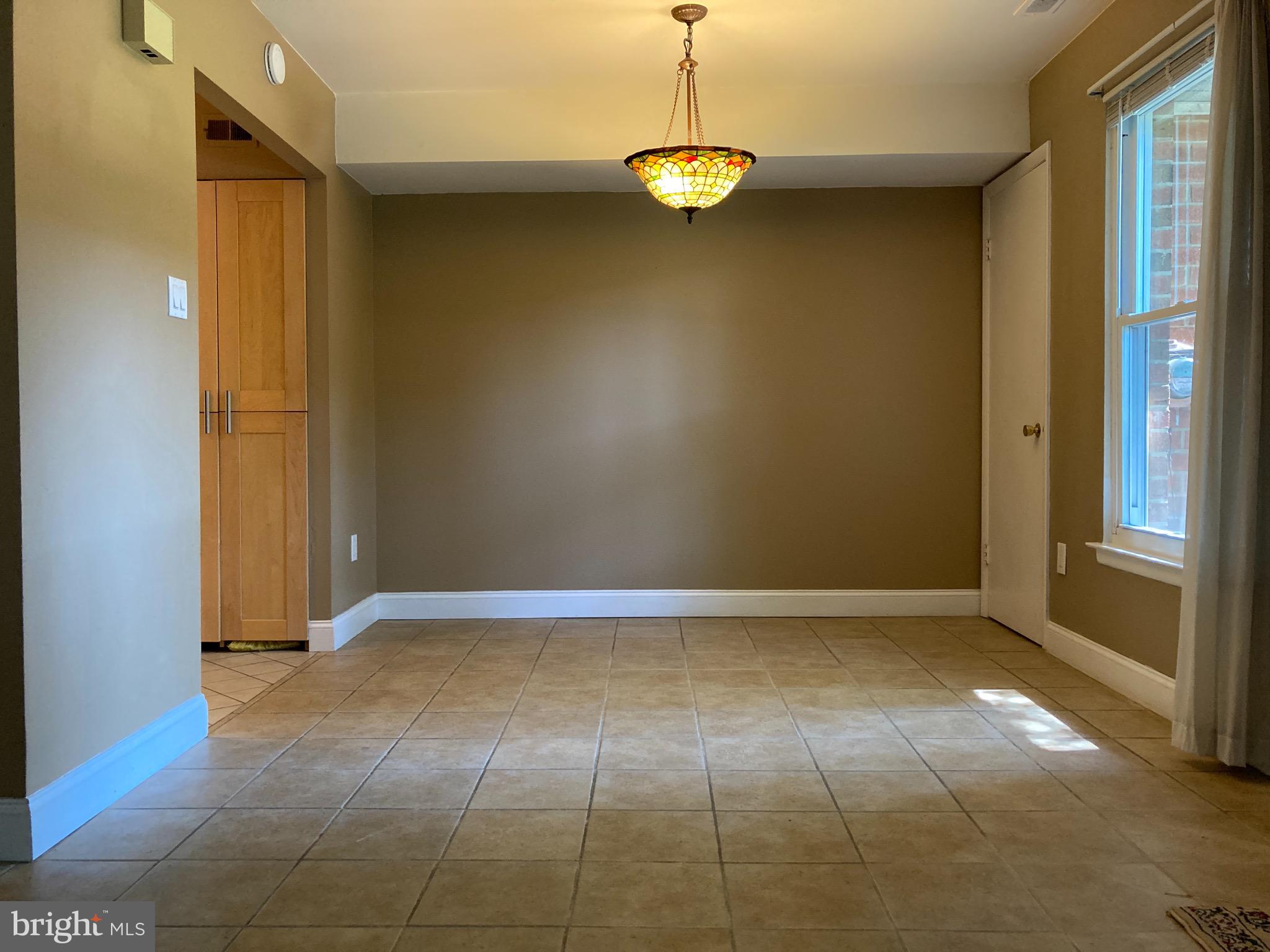 1053 Harbour Drive Palmyra, NJ 08065 - Photo 4 of 17 dining room