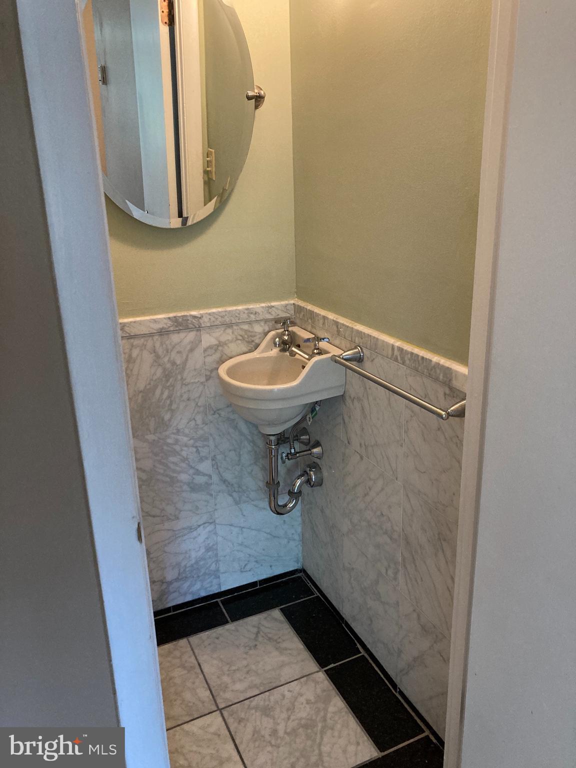 1053 Harbour Drive Palmyra, NJ 08065 - Photo 6 of 17 1/2 bath (main floor)