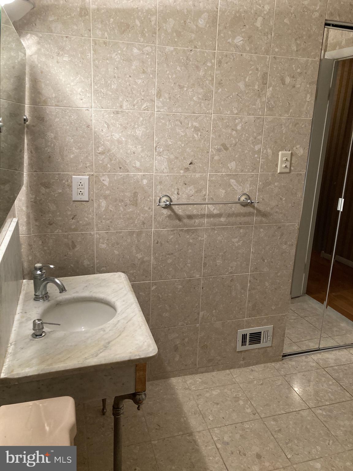 1053 Harbour Drive Palmyra, NJ 08065 - Photo 10 of 17 marble tiled main full bathroom