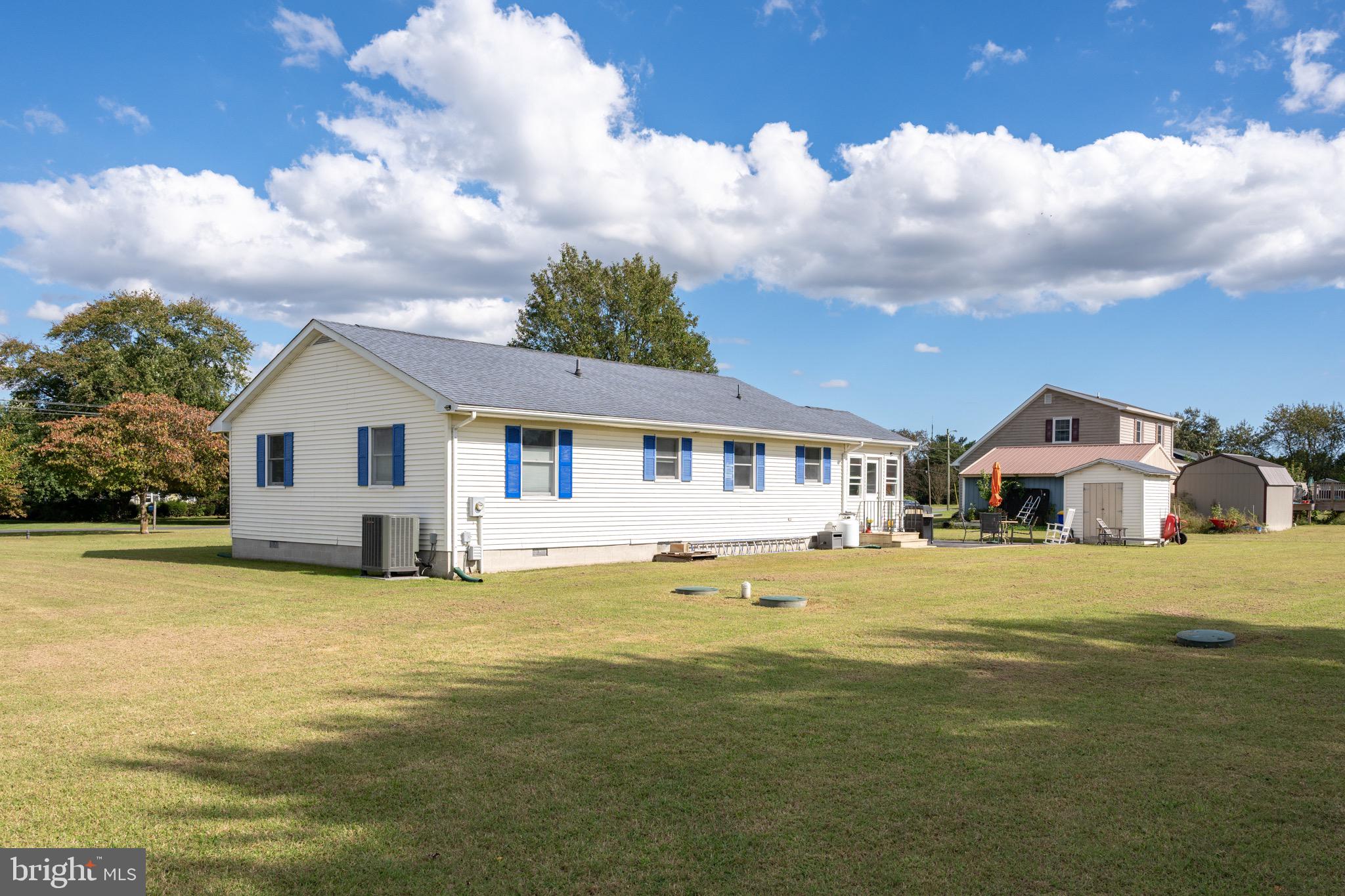 22400 Zoar Road Georgetown, DE 19947 - Photo 4 of 32 a front view of a house with a garden