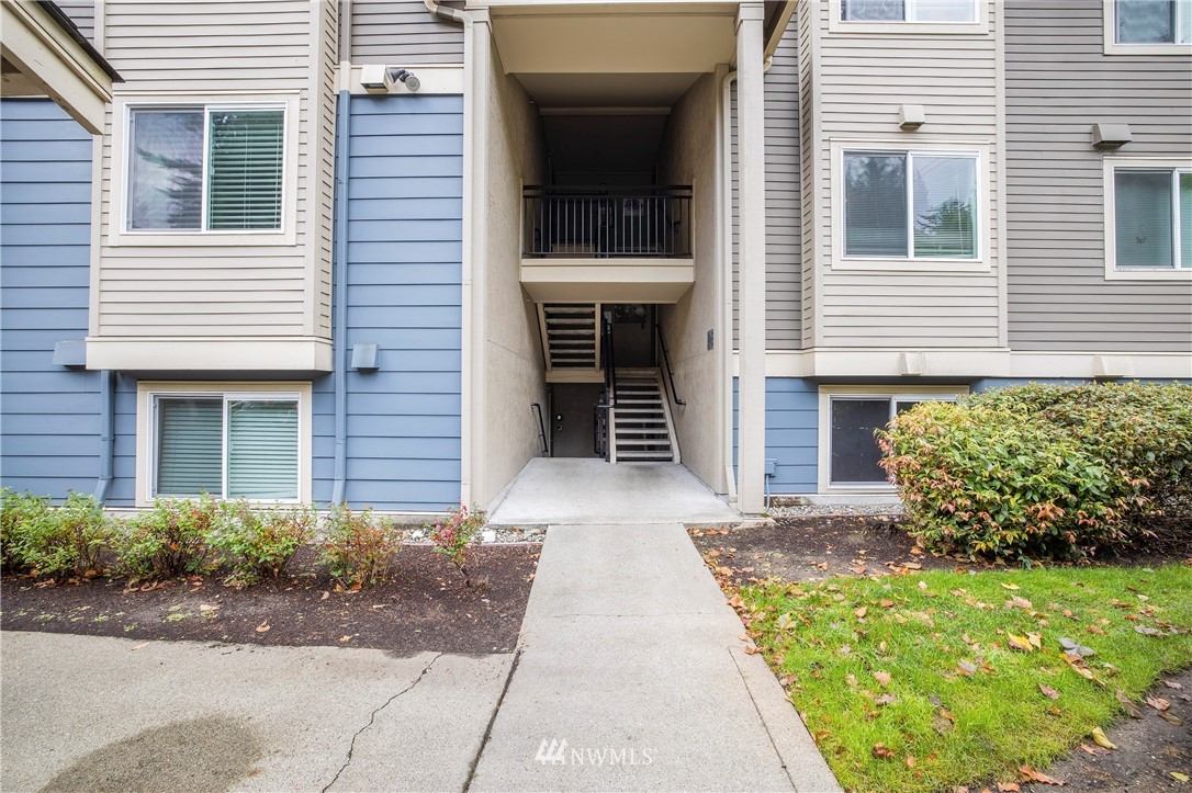 19404 Bothell Way Northeast, Unit B203 Bothell, WA 98011 - Photo 23 of 24
