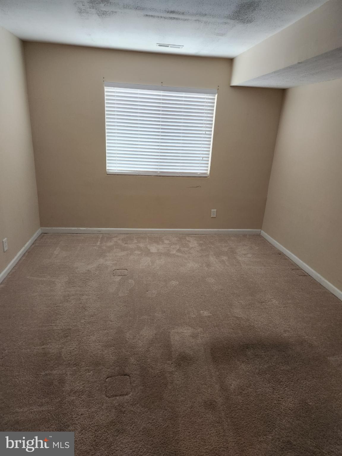 4934 Columbia Road, Unit 458 Columbia, MD 21044 - Photo 14 of 21 Spacious room with natural light.