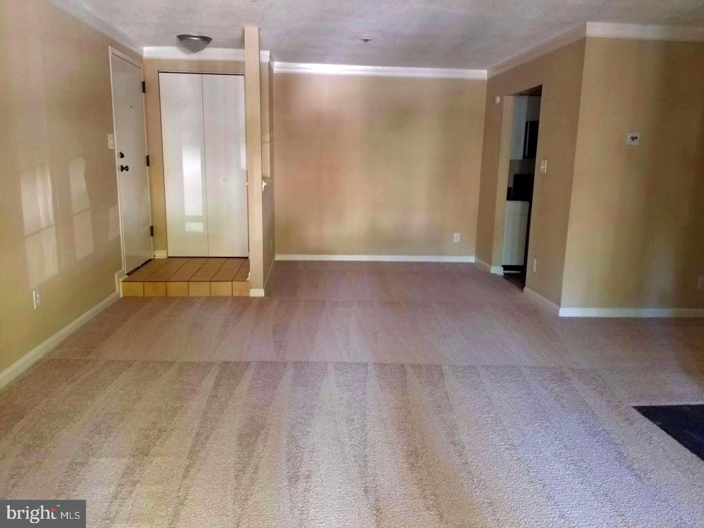 4934 Columbia Road, Unit 458 Columbia, MD 21044 - Photo 4 of 21 Entryway and dining area.