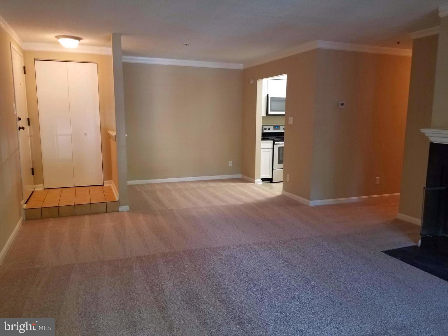 4934 Columbia Road, Unit 458 Columbia, MD 21044 - Photo 9 of 21 Spacious, inviting living area awaits your touch.