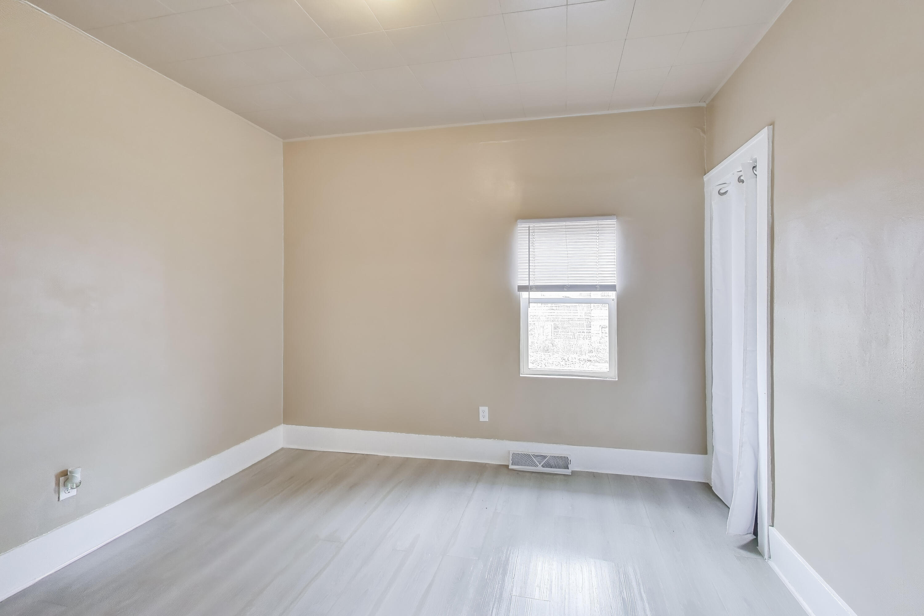 329 Pierce Street Gary, IN 46402 - Photo 11 of 17 an empty room with a window