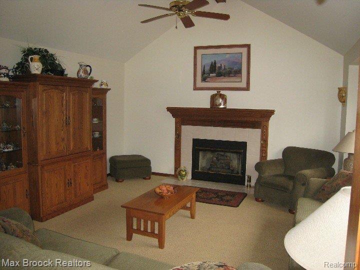 1613 Farnborough Drive Rochester, MI 48307 - Photo 10 of 18 Family Room 2
