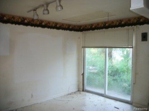 3775 Samuel Avenue Rochester, MI 48309 - Photo 11 of 11 100_3418.JPG
