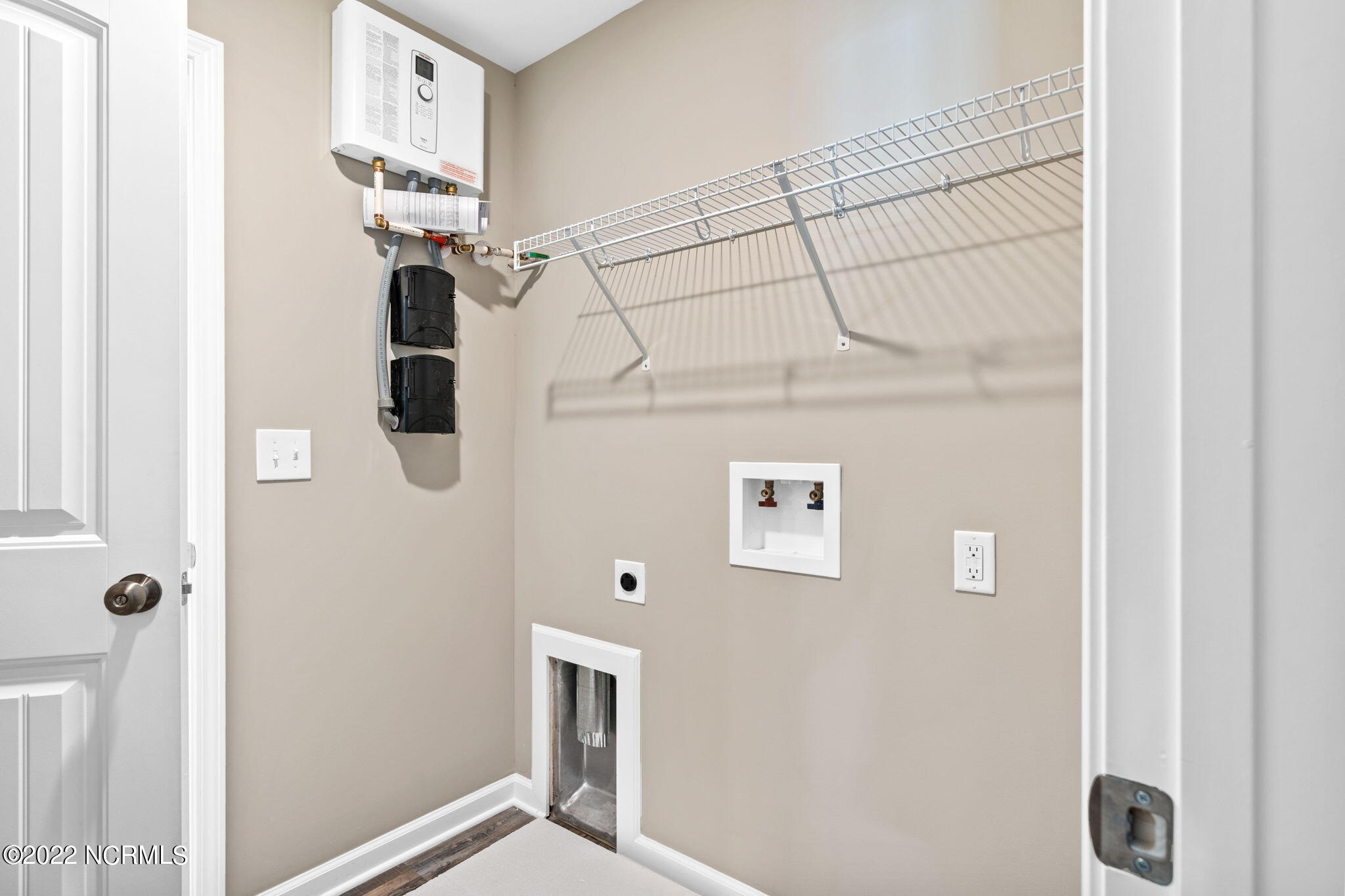 149 Elm Road Southport, NC 28461 - Photo 25 of 44 17 Laundry Room