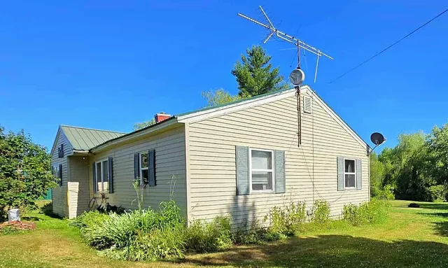 $139,900 | 72 West Main Street, Monroe, ME 04951