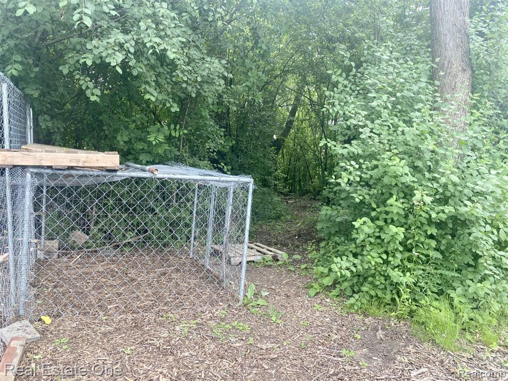 947 Grace Avenue Rochester Hills, MI 48307 - Photo 31 of 47