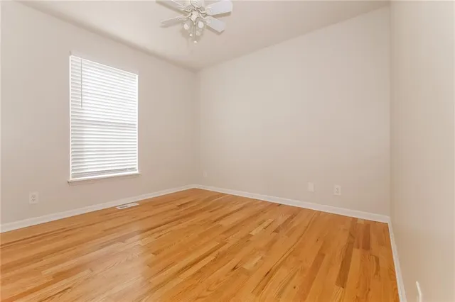 $2,170 | 406 Brookside Circle, Kearney, MO 64060