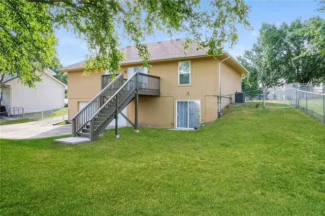 $2,170 | 406 Brookside Circle, Kearney, MO 64060