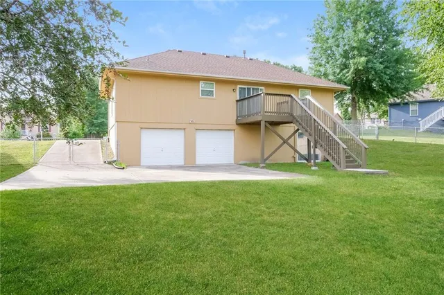 $2,170 | 406 Brookside Circle, Kearney, MO 64060