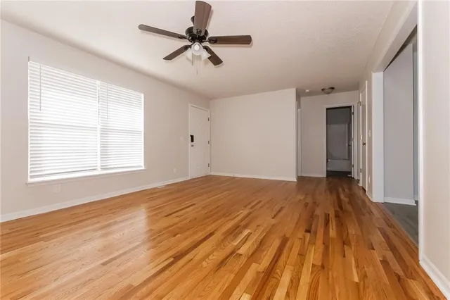 $2,170 | 406 Brookside Circle, Kearney, MO 64060