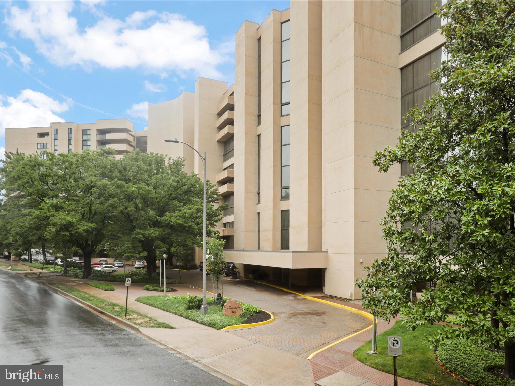 1101 South Arlington Ridge Road, Unit 104 Arlington, VA 22202 - Photo 1 of 38