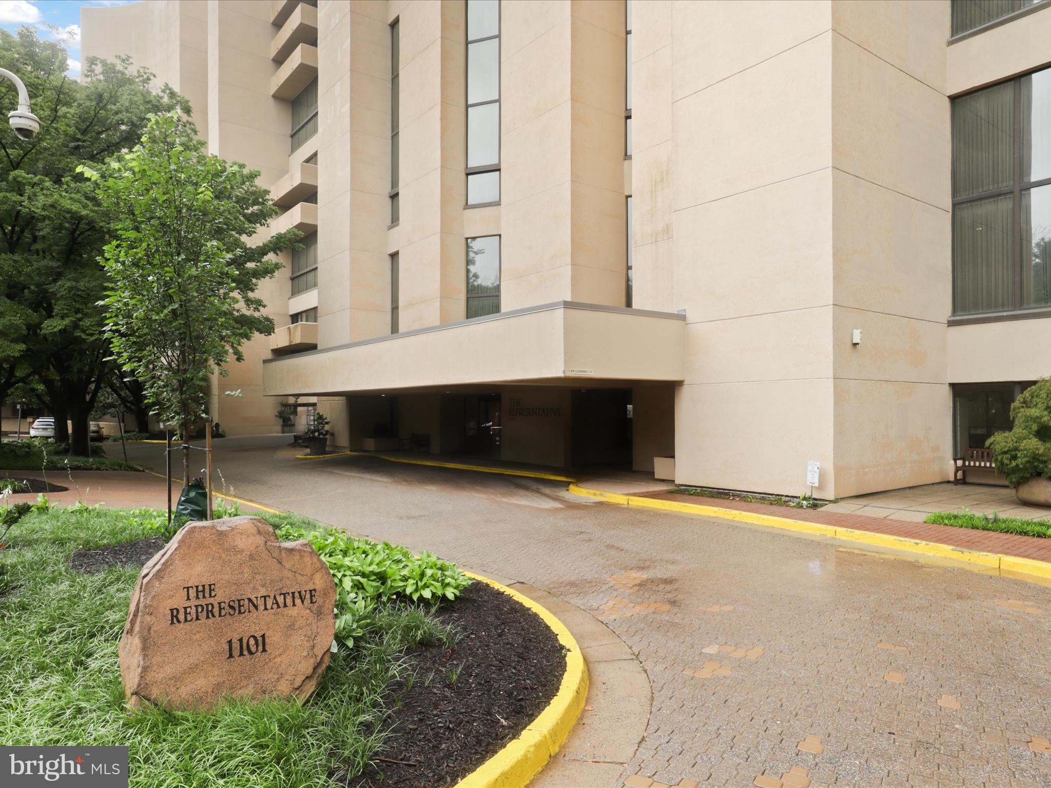 1101 South Arlington Ridge Road, Unit 104 Arlington, VA 22202 - Photo 2 of 38
