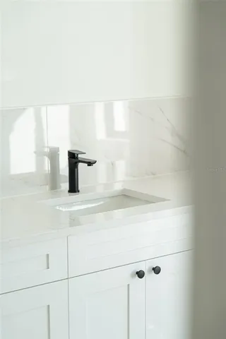 a close view of sink and tap
