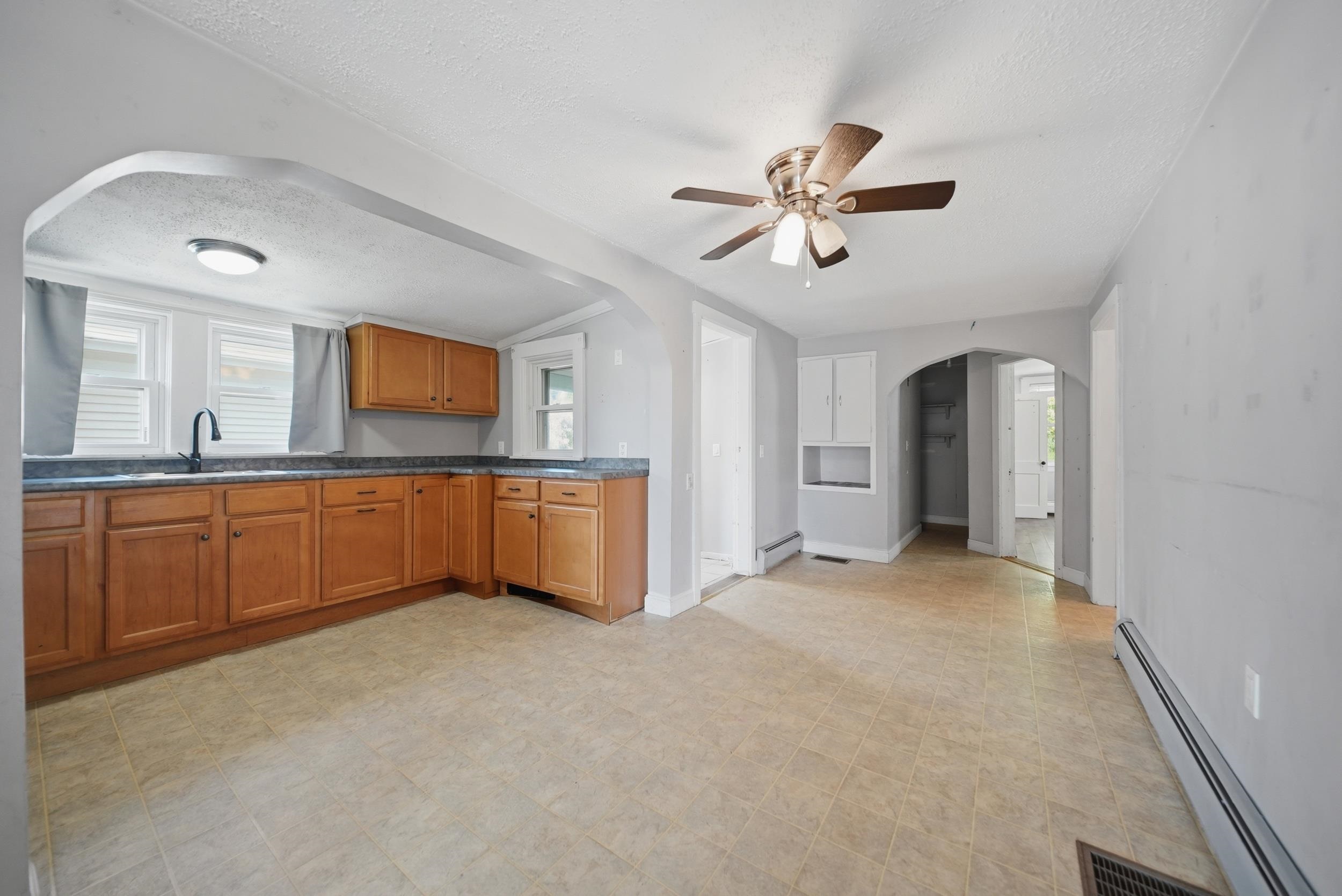 58 Cottage Avenue Manchester, NH 03103 - Photo 4 of 31