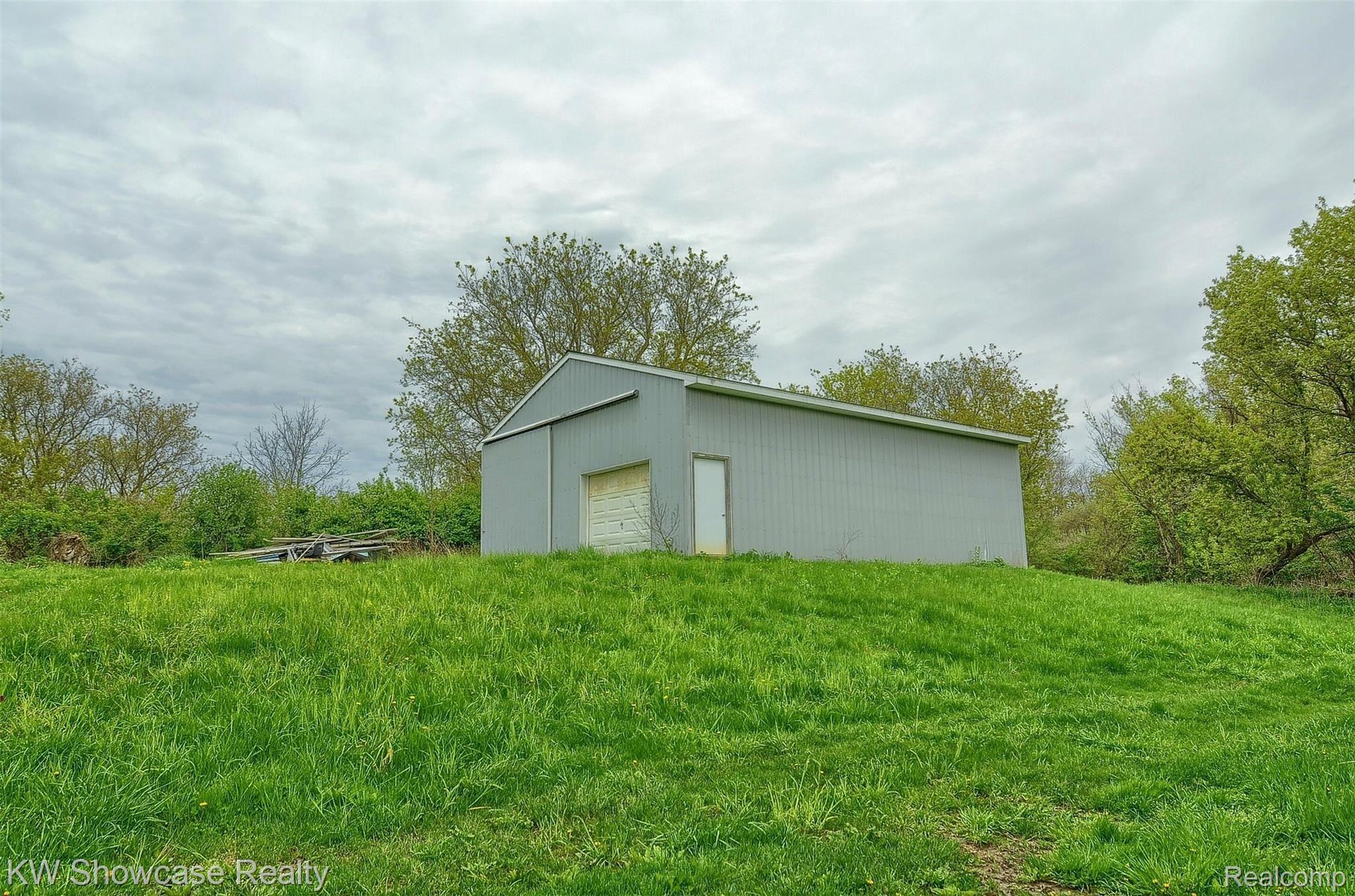 14188 Sharon Hollow Road Manchester, MI 48158 - Photo 30 of 42 31-Garage 2nd View.jpg