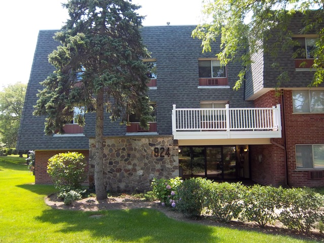 924 Ridge Square, Unit 211 Elk Grove Village, IL 60007 - Photo 1 of 8