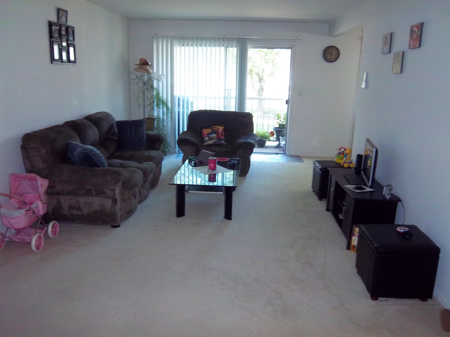 924 Ridge Square, Unit 211 Elk Grove Village, IL 60007 - Photo 2 of 8