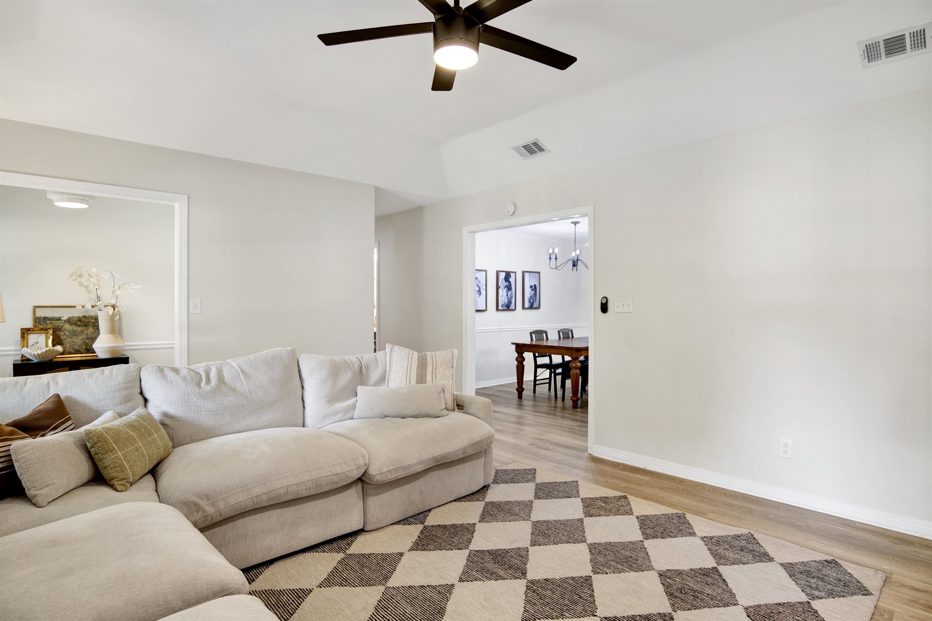 142 Richmond Road Daphne, AL 36526 - Photo 10 of 27 Living Room