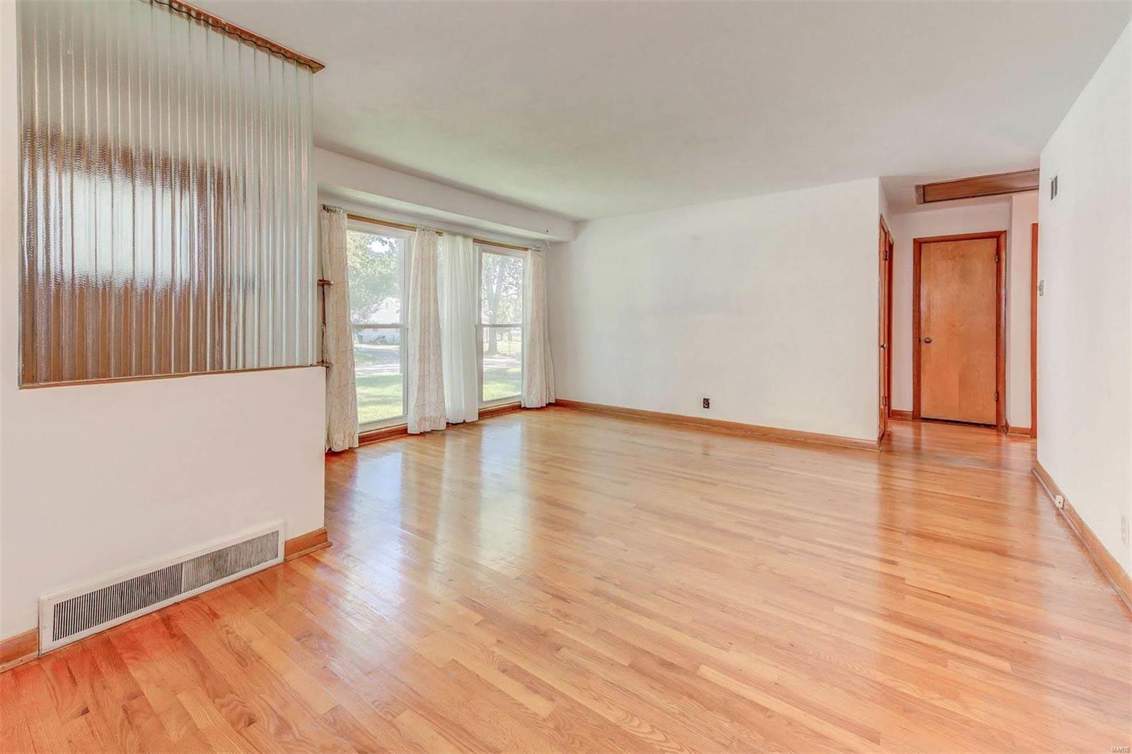 2803 Bremerton Road St. Louis, MO 63144 - Photo 3 of 26