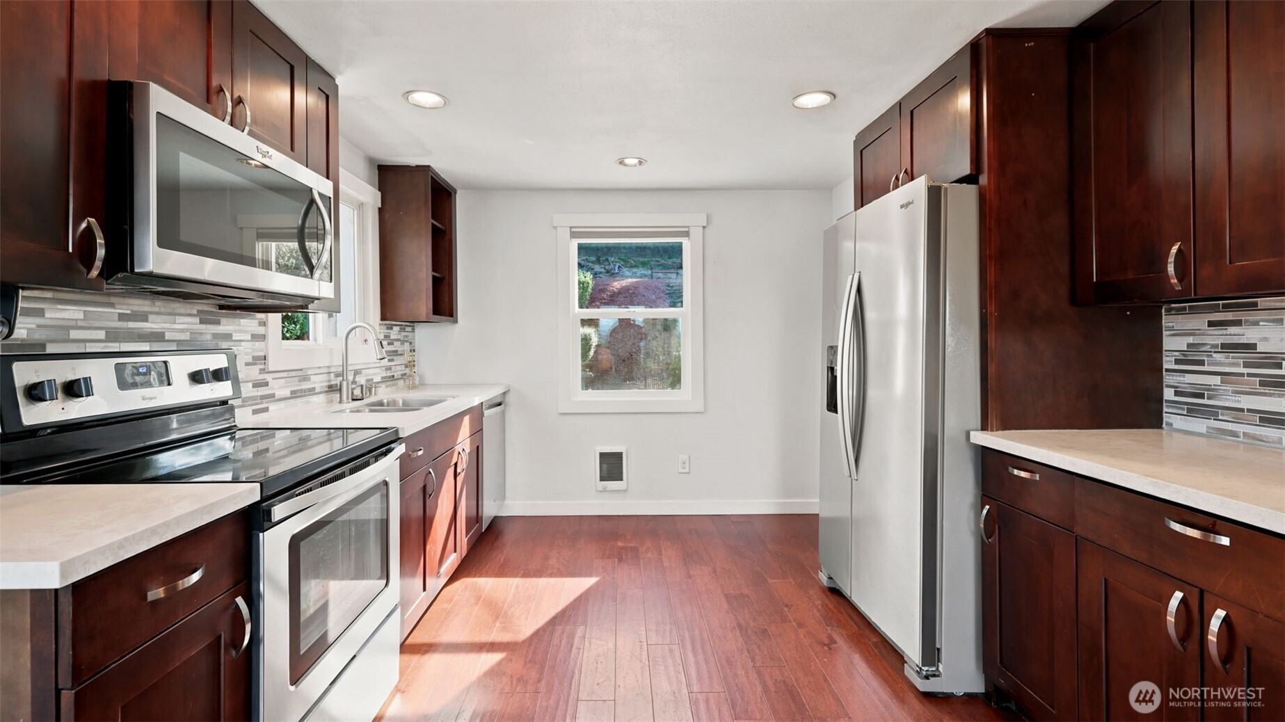 470 Grandey Way Northeast Renton, WA 98056 - Photo 6 of 25 Gallery Image 6