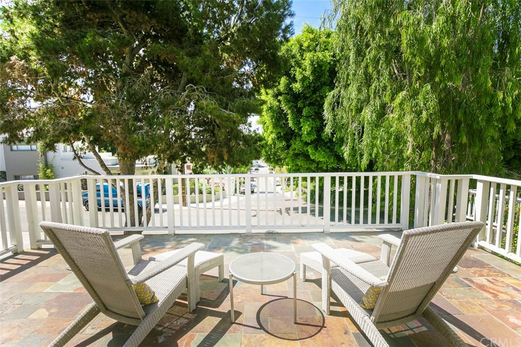 925 27th Street Manhattan Beach, CA 90266 - Photo 4 of 35