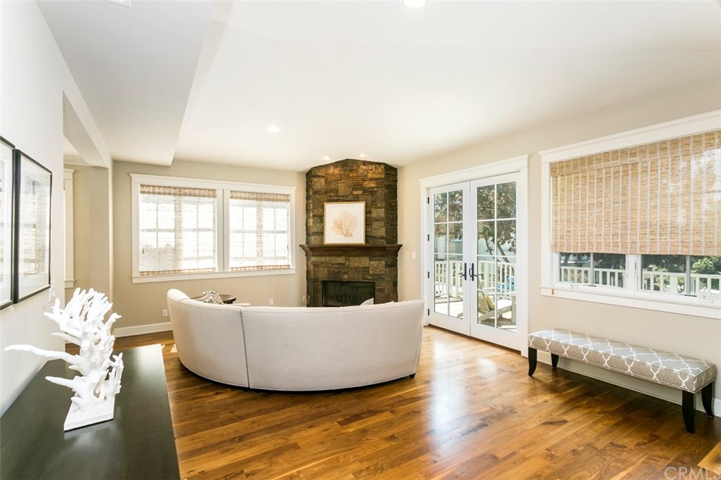 925 27th Street Manhattan Beach, CA 90266 - Photo 5 of 35