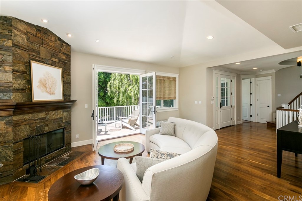 925 27th Street Manhattan Beach, CA 90266 - Photo 6 of 35